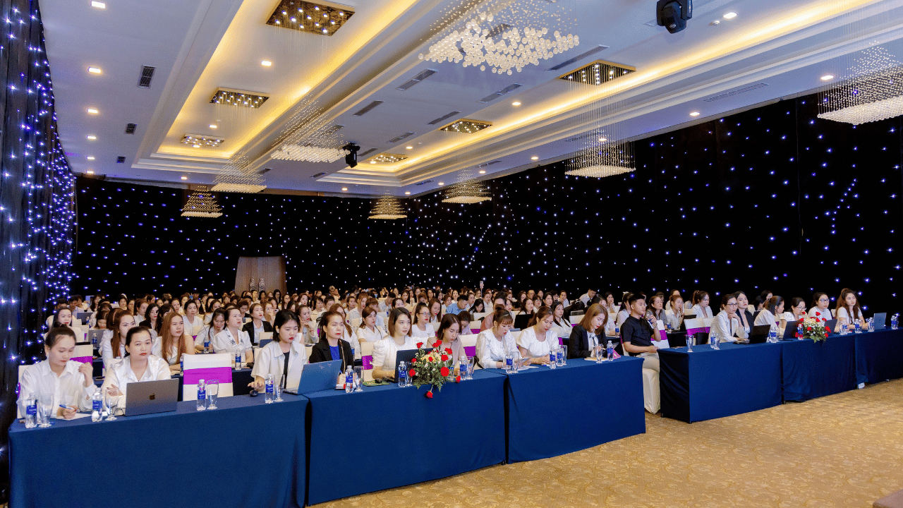 Hội trường khoá học TikTok thực chiến do LDH Media tổ chức